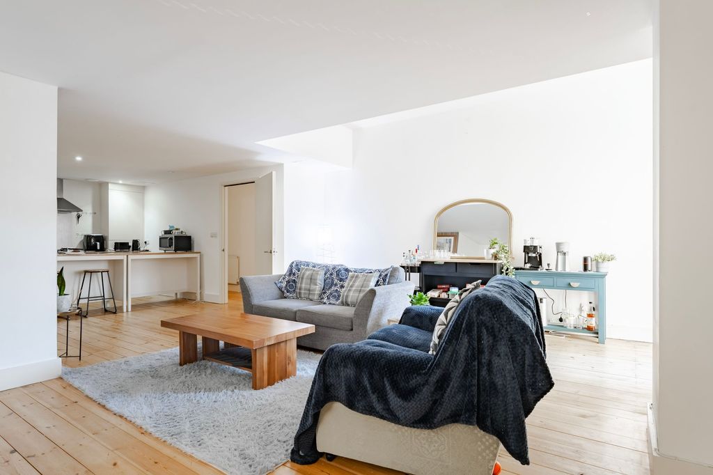 2 bed flat for saleKerrison Road, Norwich NR1 photo 5