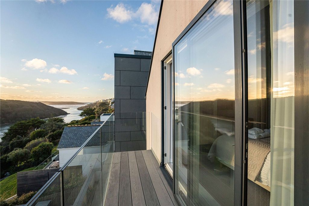 Additional image 19 of 4 bed detached house for saleWoodlands, Pentire Crescent, Newquay, Cornwall TR7