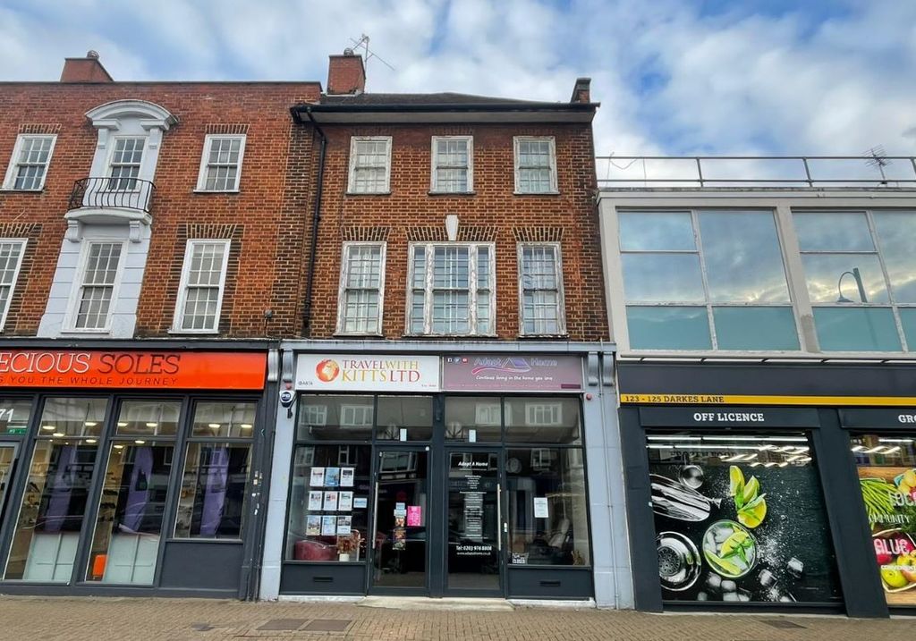 5 bed flat for sale165A Darkes Lane, Potters Bar, Hertfordshire EN6