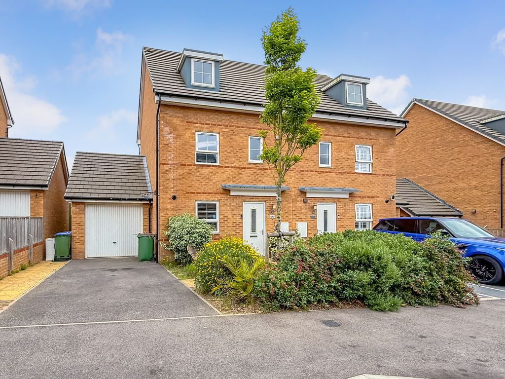 4 bed semi-detached house for saleSkylark Avenue, Peacehaven BN10