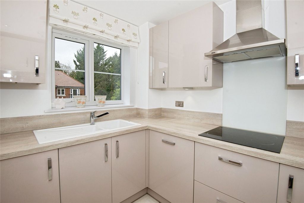 Additional image 2 of 2 bed flat for saleEaves Court, Princes Risborough HP27