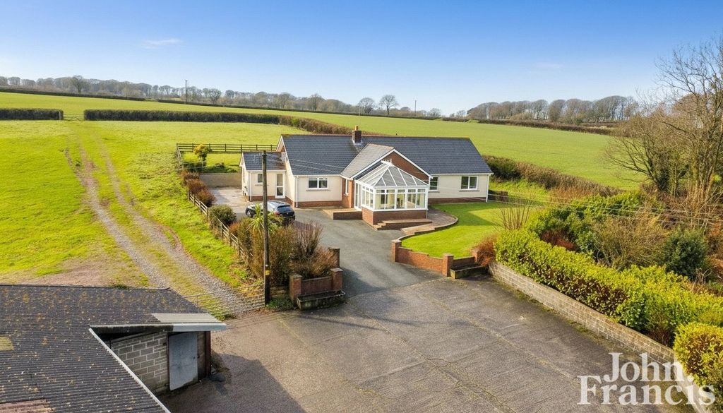 5 bed detached house for salePrinces Gate, Narberth, Pembrokeshire SA67 photo 4