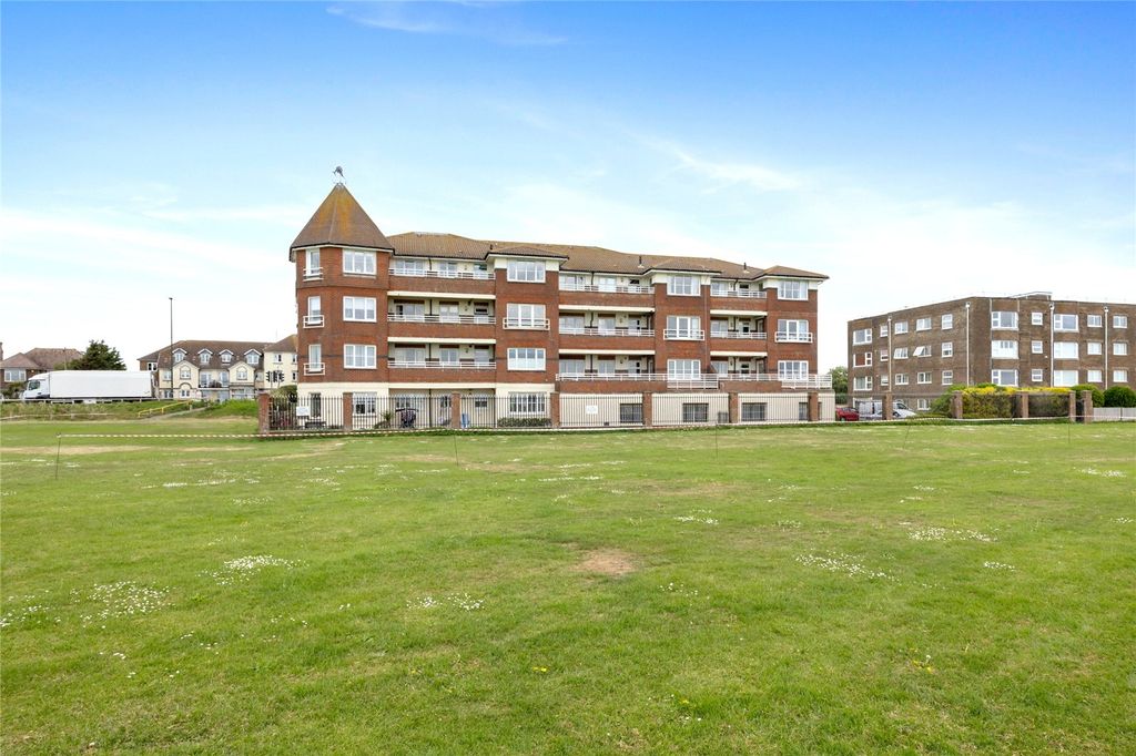 2 bed flat for saleMarlin Court, 32 Brighton Road, Lancing, West Sussex BN15