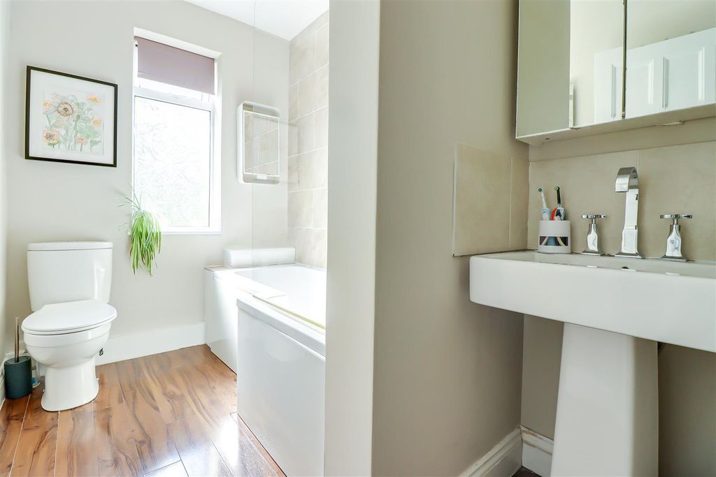 Additional image 18 of 3 bed semi-detached house for saleCheltenham Drive, Leigh-On-Sea SS9