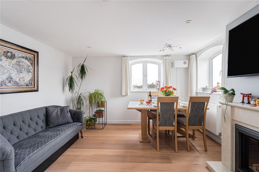 Additional image 4 of 2 bed flat for saleStation Road, Pulborough, West Sussex RH20
