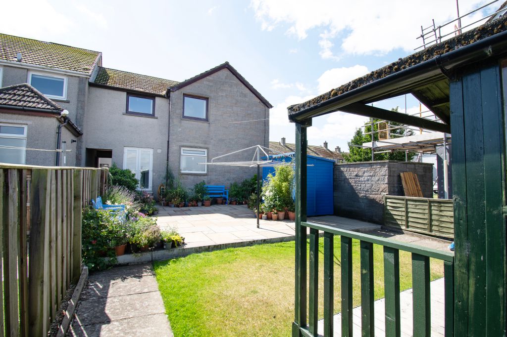 2 bed flat for saleHillview Crescent, Montrose DD10