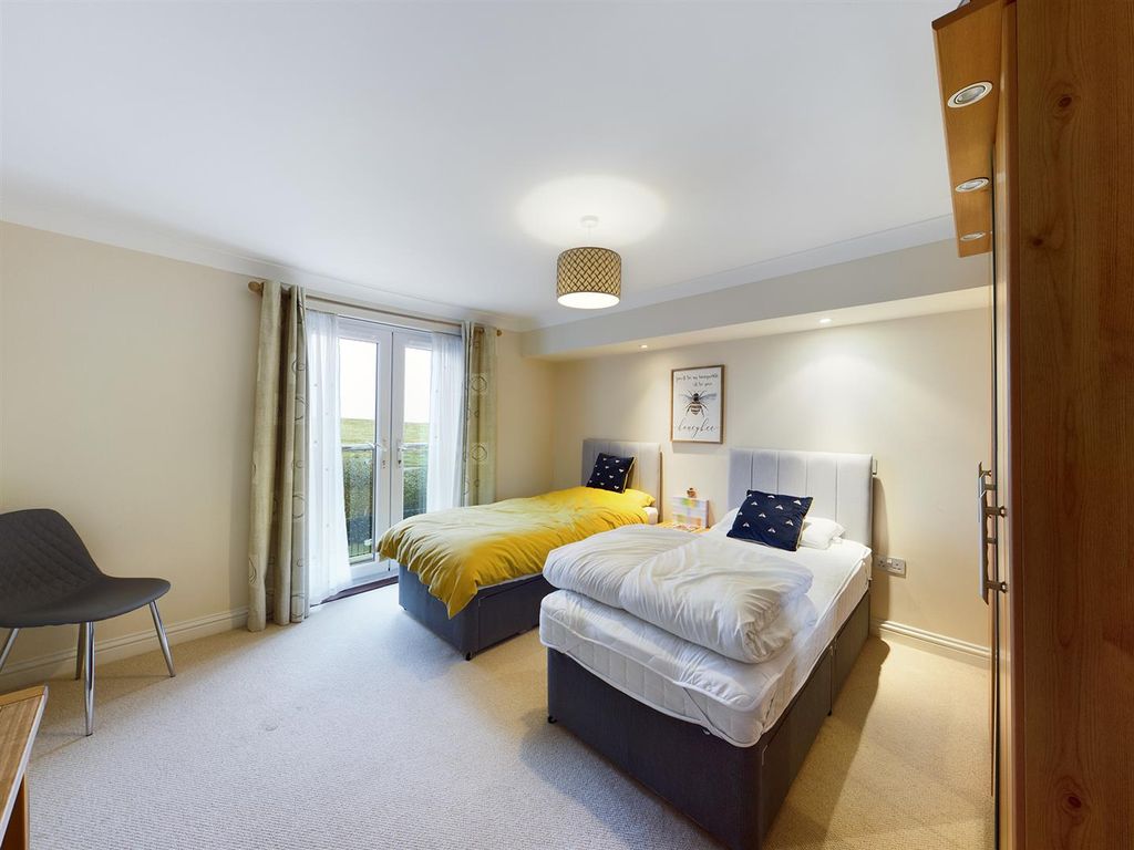 Additional image 12 of 3 bed flat for salePentire Avenue, Pentire, Newquay TR7