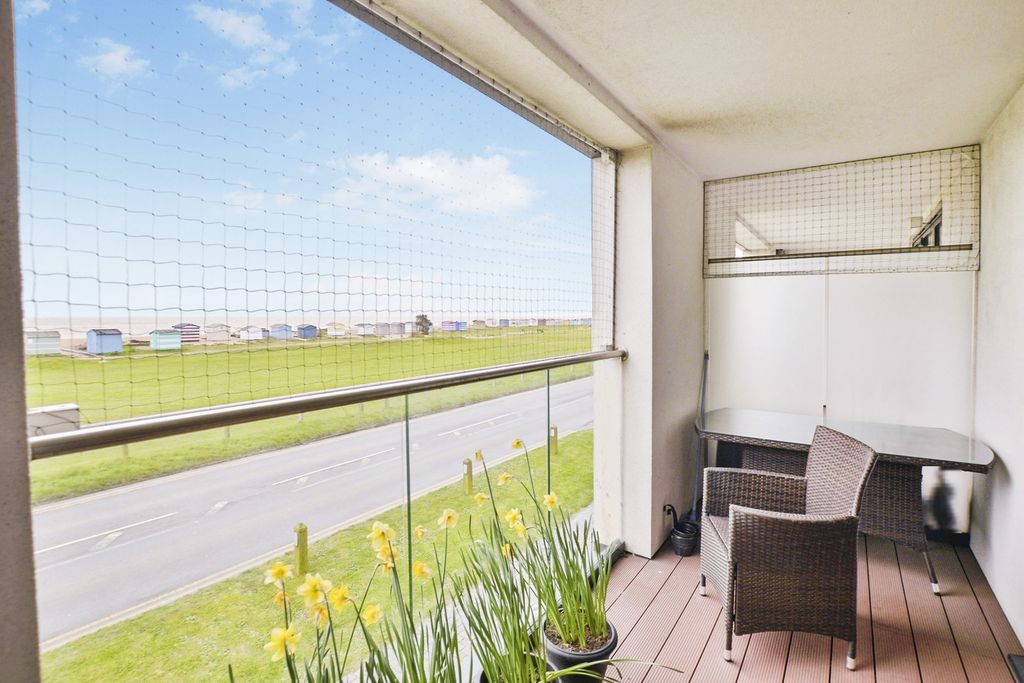 1 bed flat for saleNelson Mews, Littlestone, New Romney, Kent TN28