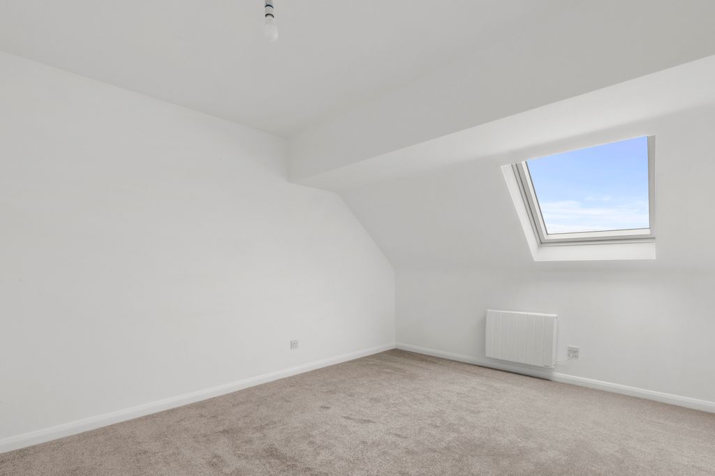 Additional image 15 of 3 bed flat for saleFlat 4, Denton Court, Bobmore Lane, Marlow, Buckinghamshire SL7