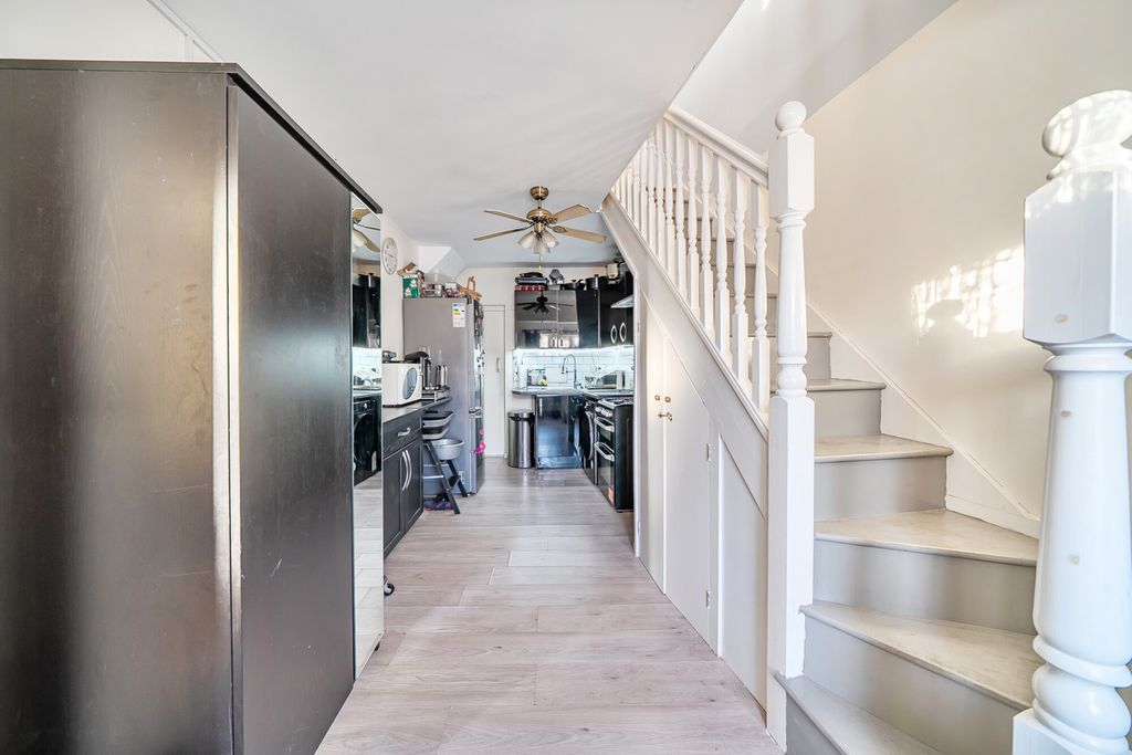Additional image 13 of 4 bed semi-detached house for saleKingshill Avenue, Northolt UB5