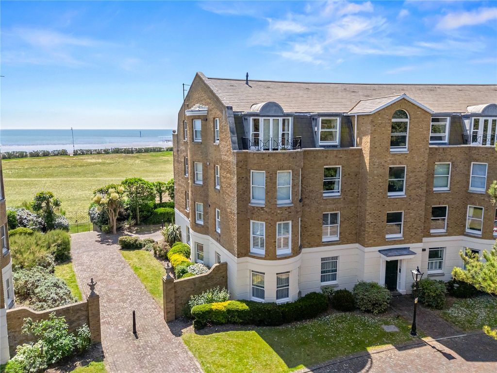 1 bed flat for saleBeach Crescent, Littlehampton, West Sussex BN17