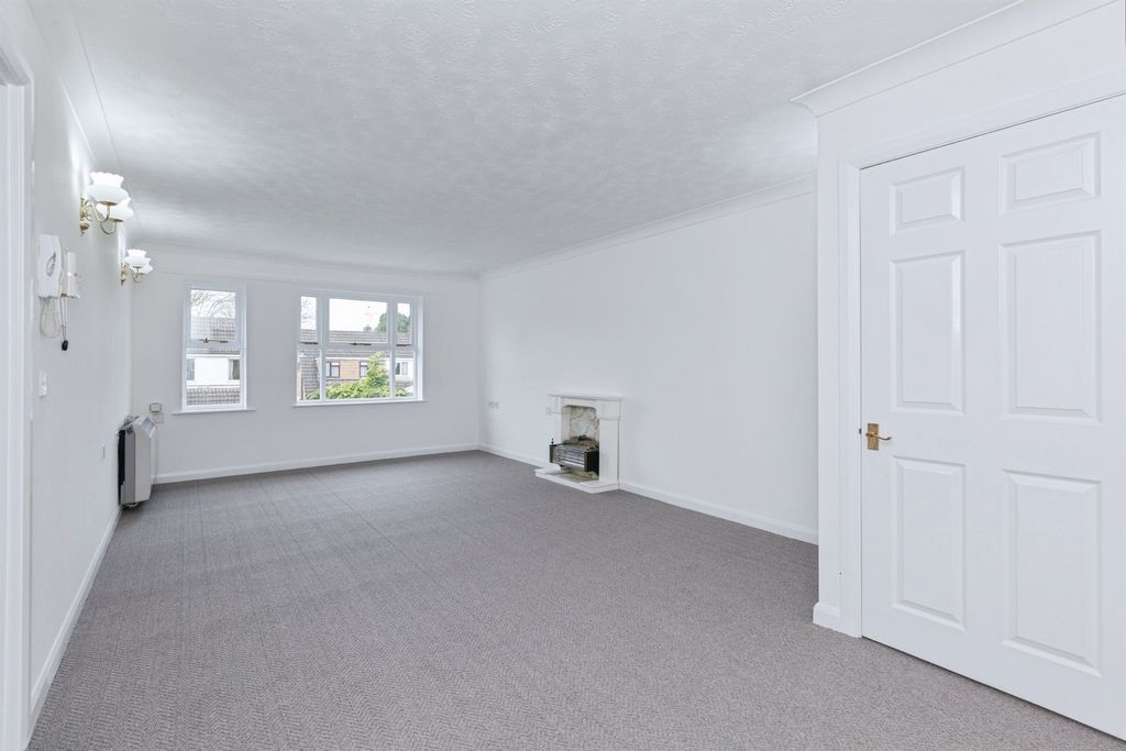 2 bed flat for saleWinterburn Gardens, Whetstone, Leicester LE8 photo 2