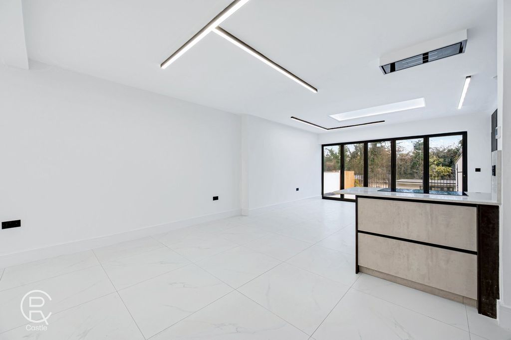 Additional image 5 of 5 bed semi-detached house for saleThe Heights, Northolt UB5