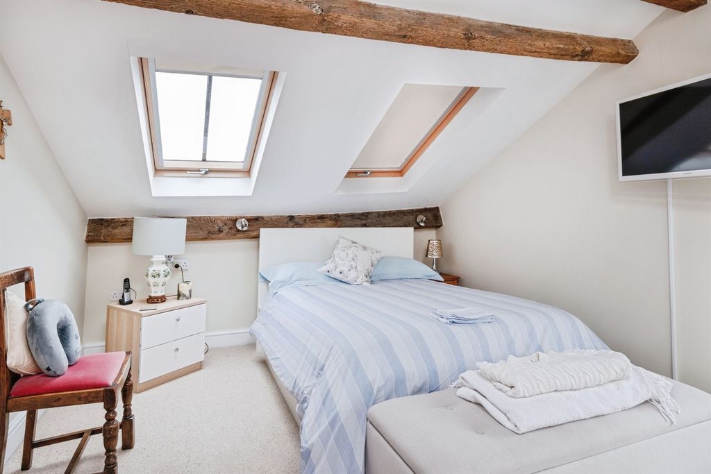 Additional image 14 of 3 bed semi-detached house for saleHigh Street, Newport Pagnell MK16