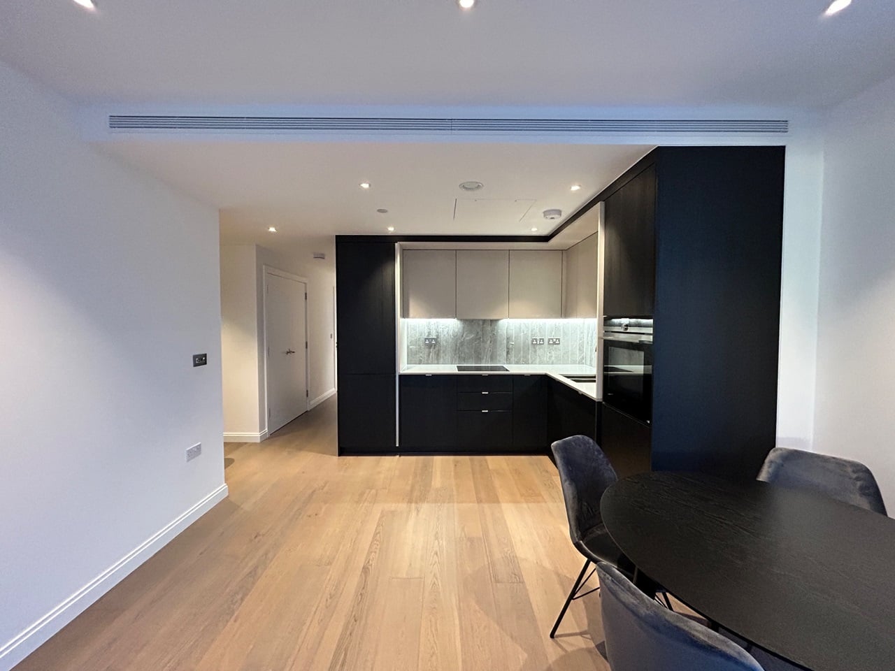 2 Bed Flat, Kennington Lane, SE11, N1 7GU photo 3