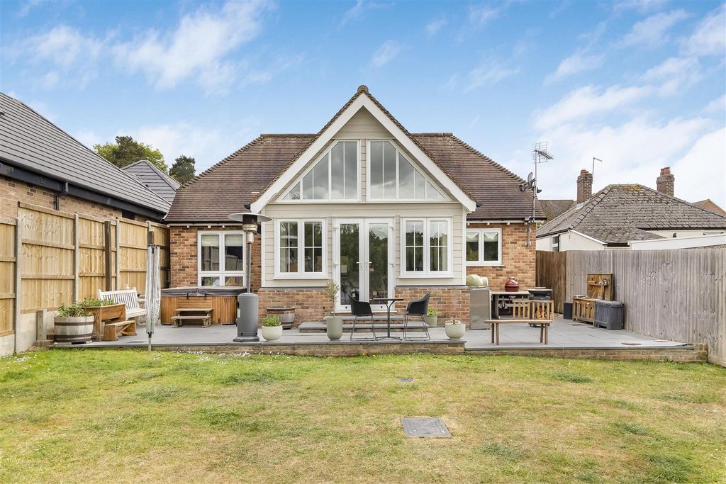 4 bed detached house for saleCentre Drive, Newmarket CB8