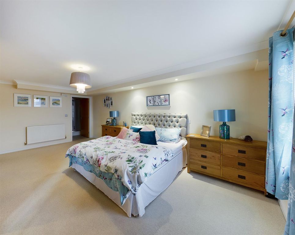 Additional image 9 of 3 bed flat for salePentire Avenue, Pentire, Newquay TR7