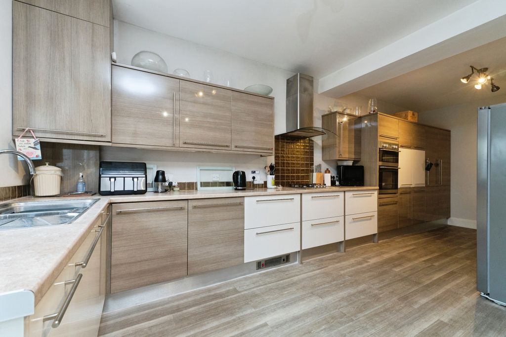 3 bed terraced house for saleMelrose Avenue, Mitcham CR4