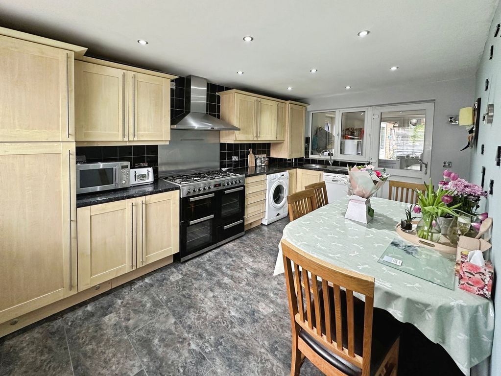 Additional image 2 of 4 bed semi-detached house for saleFaringdon Avenue, Lutterworth LE17
