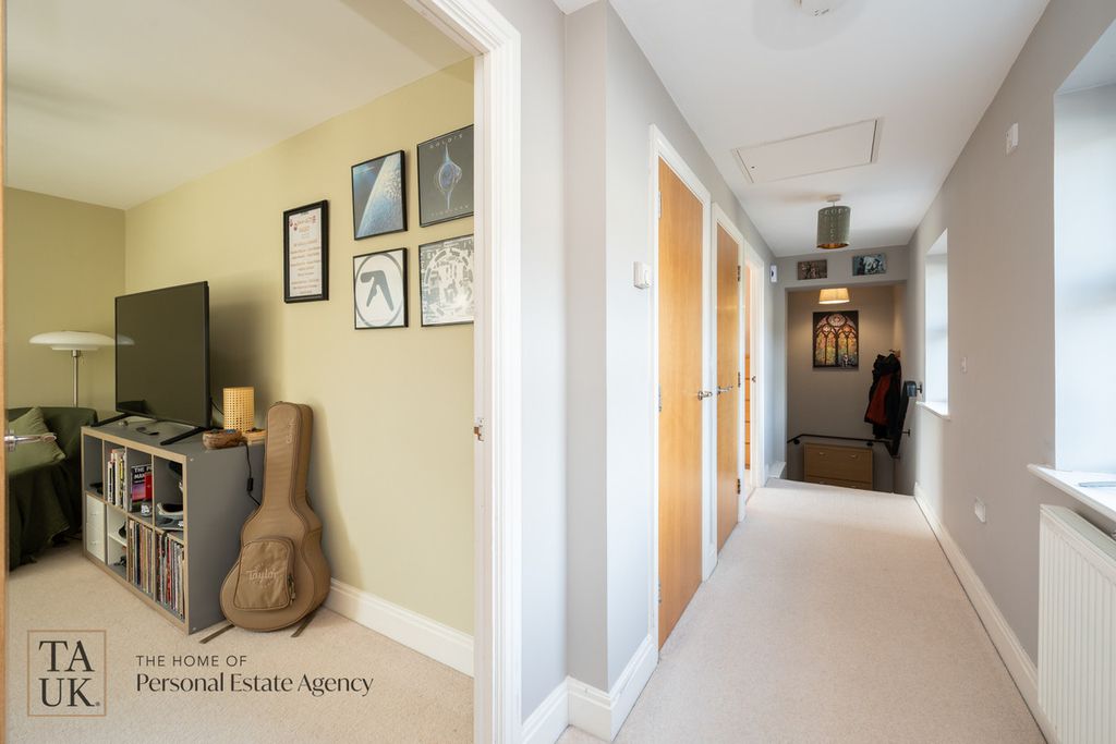 Additional image 2 of 1 bed flat for saleHarwood Close, Pulborough RH20