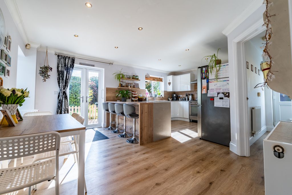 5 bed detached house for saleLarkfields, Newark, Nottinghamshire NG24 photo 3