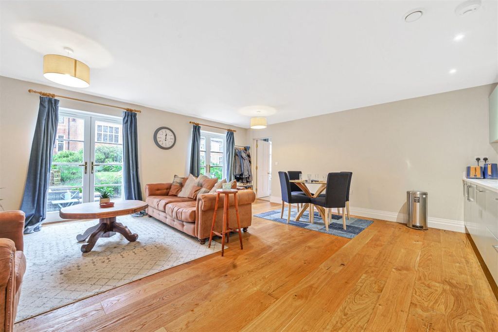 Additional image 4 of 2 bed flat for saleKings Drive, Midhurst GU29