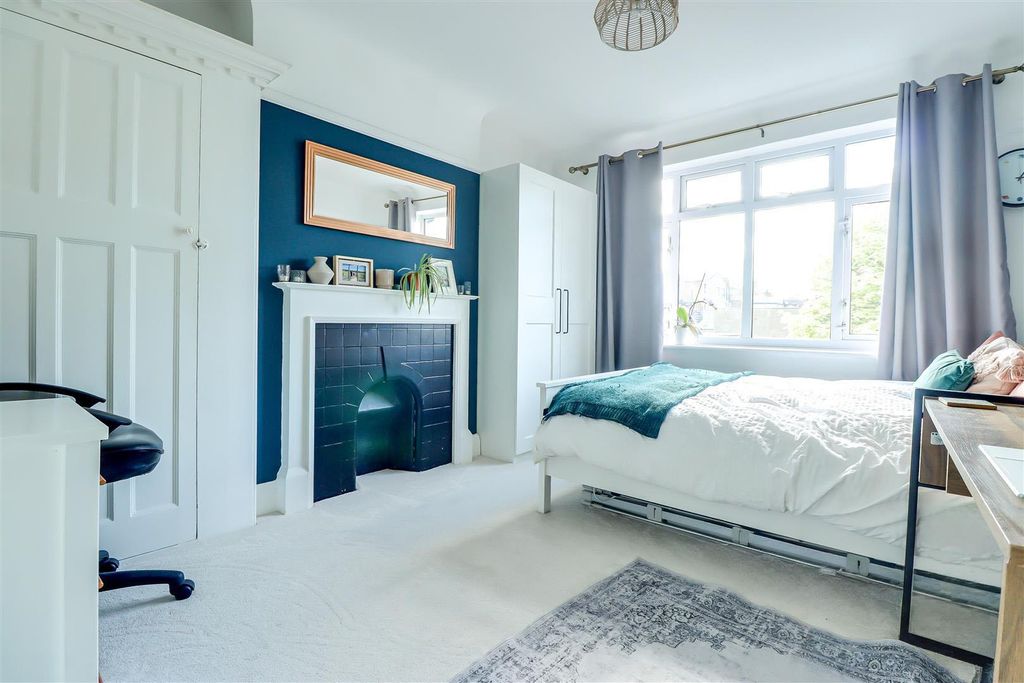 Additional image 14 of 3 bed semi-detached house for saleCheltenham Drive, Leigh-On-Sea SS9