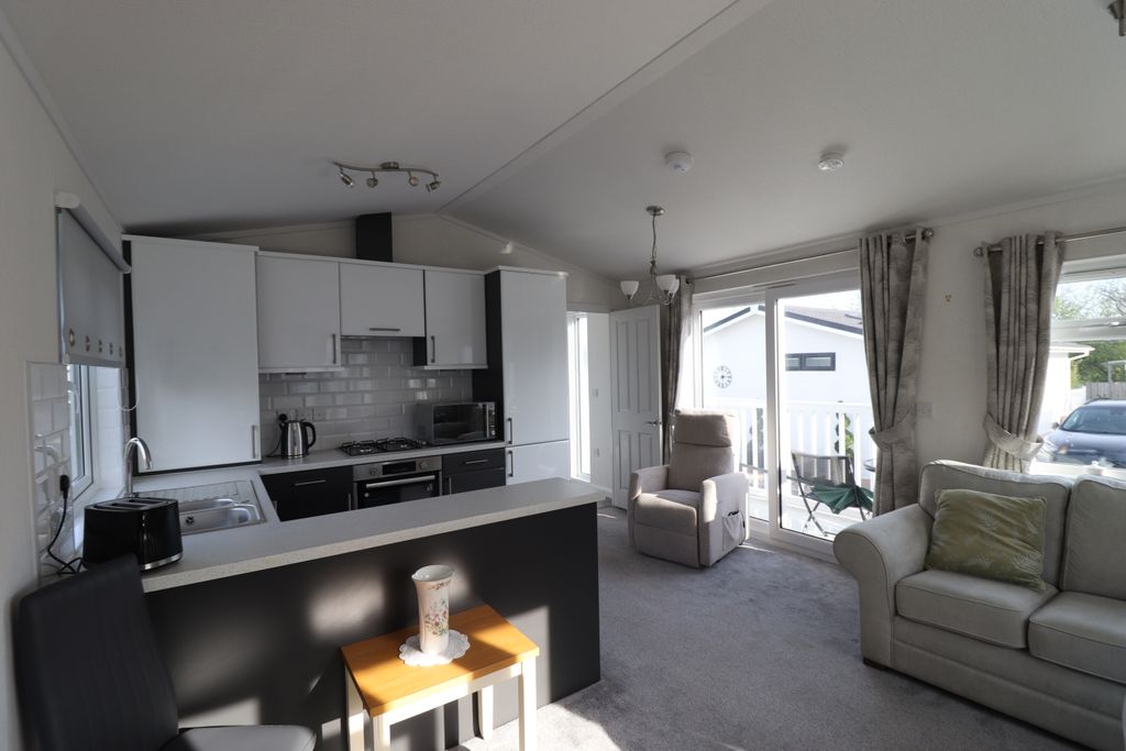 Additional image 4 of 2 bed mobile/park home for sale33 The Grange, Moorbarns Lane, Lutterworth LE17