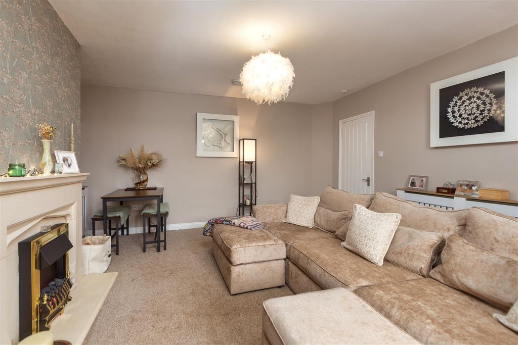 2 bed flat for saleSandylands Promenade, Heysham, Morecambe LA3 photo 3