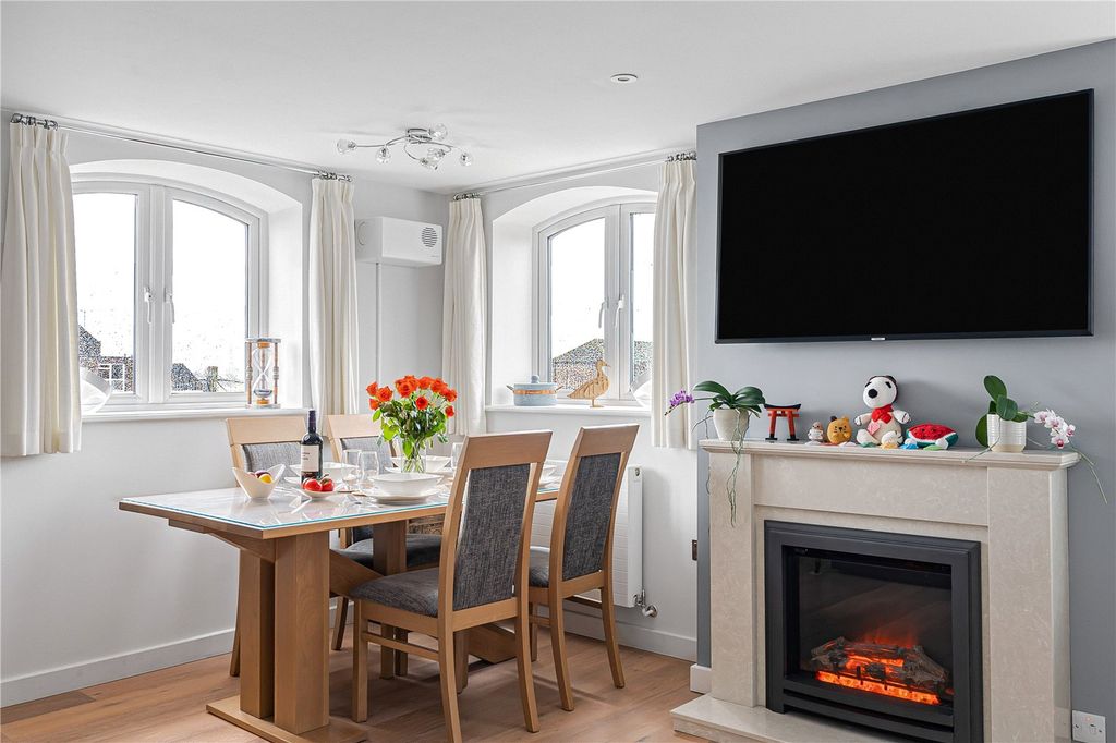 Additional image 5 of 2 bed flat for saleStation Road, Pulborough, West Sussex RH20