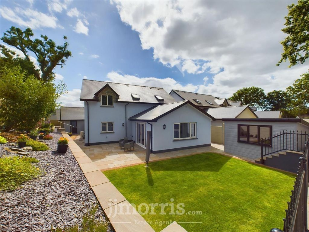 Additional image 2 of 4 bed property for saleCaeberllan, Adpar SA38