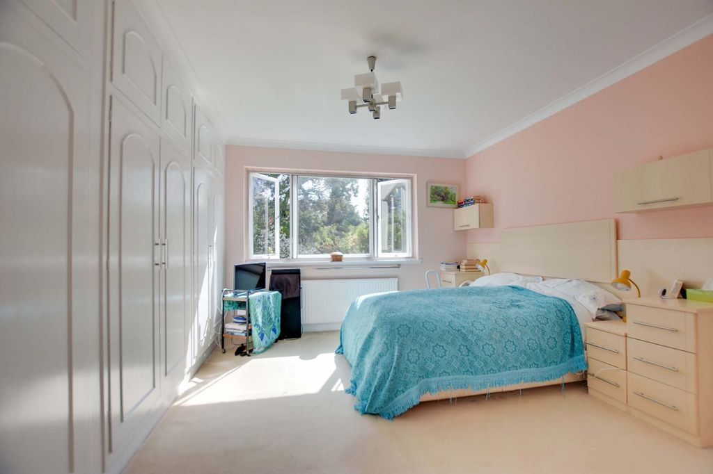 5 bed detached house for saleBarrington Road, Stoneygate, Leicester LE2 photo 3