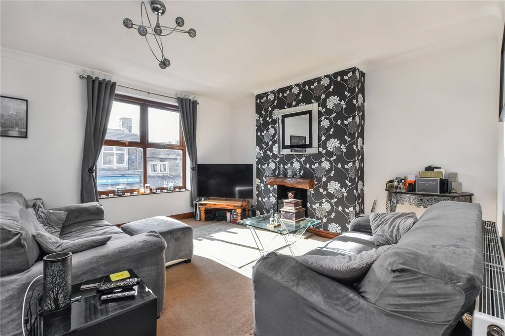 2 bed flat for saleLidget Hill, Pudsey, West Yorkshire LS28 photo 2