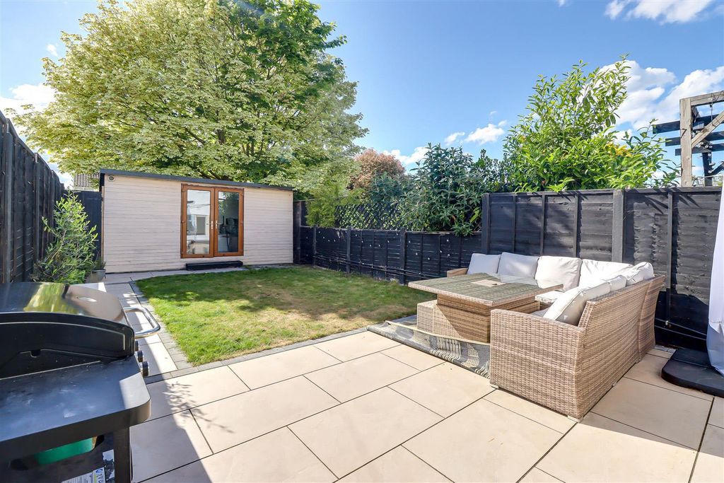 Additional image 19 of 3 bed semi-detached house for saleCheltenham Drive, Leigh-On-Sea SS9