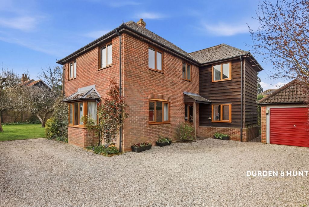 4 bed detached house for saleCloverly Road, Ongar CM5