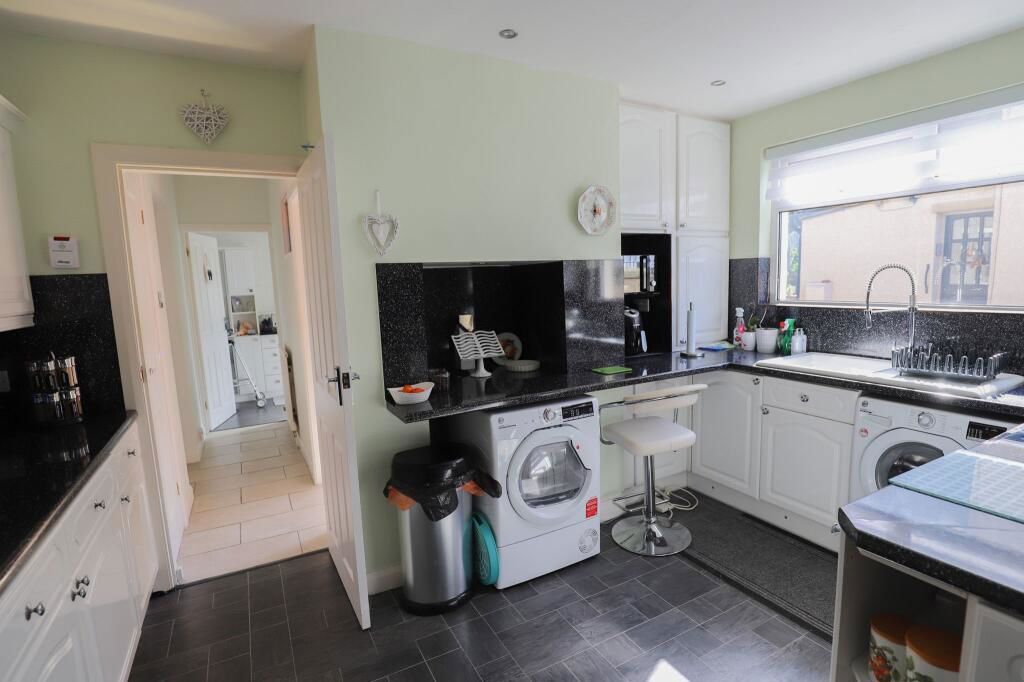 2 bed flat for saleSandylands Promenade, Heysham, Morecambe LA3 photo 5