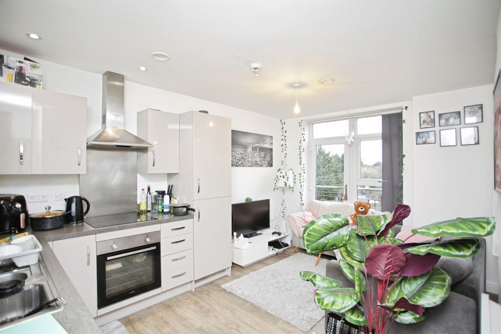 1 bed flat for saleWoodside Park, Rugby CV21 photo 2
