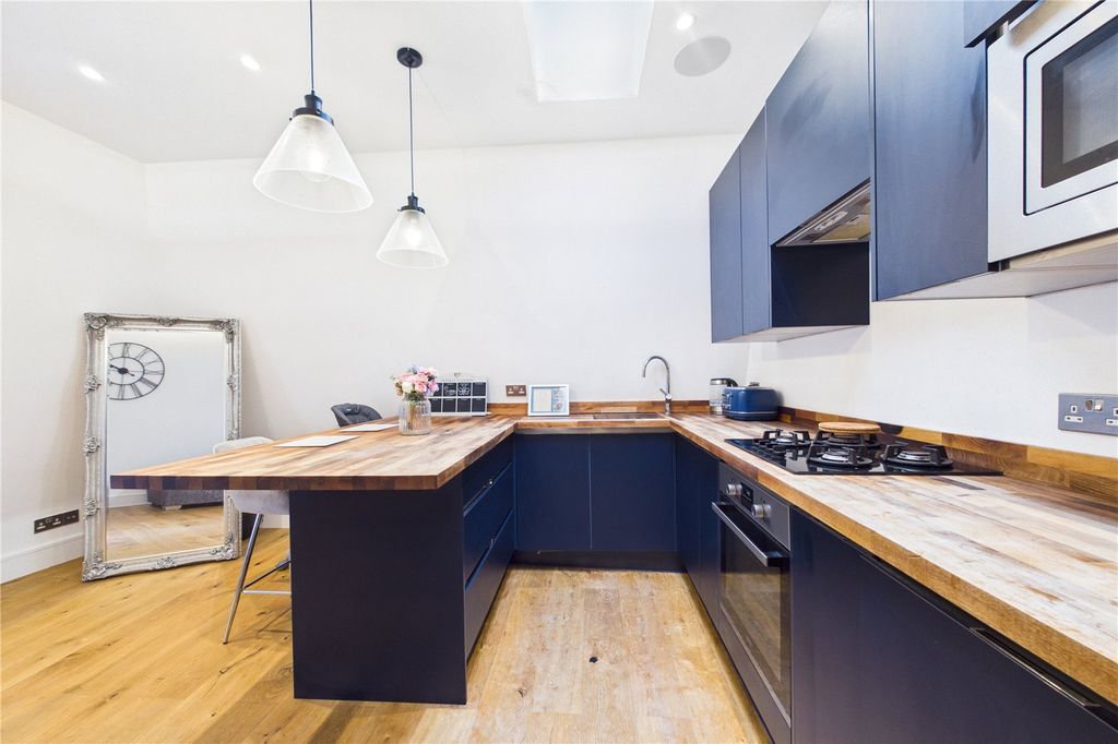 Additional image 6 of 2 bed flat for salePark Street, Newbury, Berkshire RG14