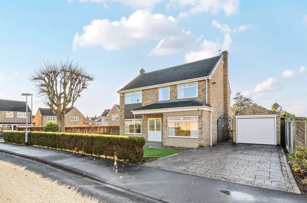 4 bed detached house for saleAlexandra Grove, Pudsey, West Yorkshire LS28