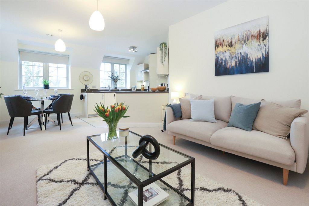 Additional image 3 of 2 bed flat for saleHawkesbury Place, Stow On The Wold, Cheltenham, Gloucestershire GL54