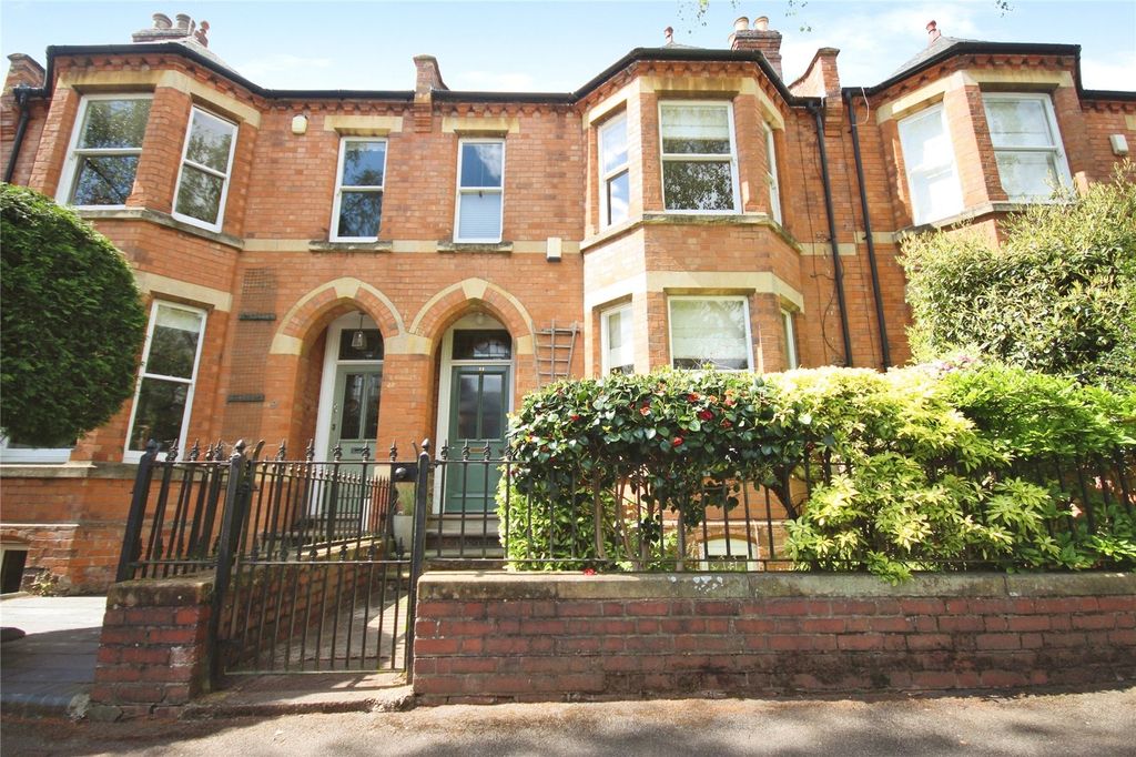 4 bed terraced house for saleGaveston Road, Leamington Spa, Warwickshire CV32
