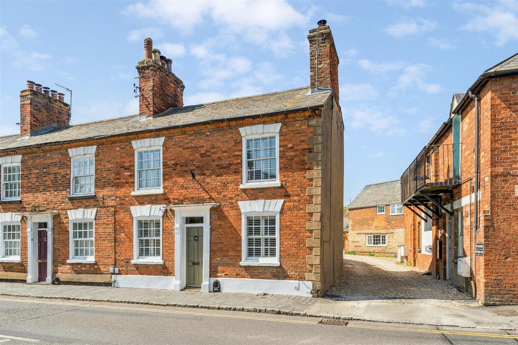 3 bed end terrace house for saleHigh Street South, Olney MK46