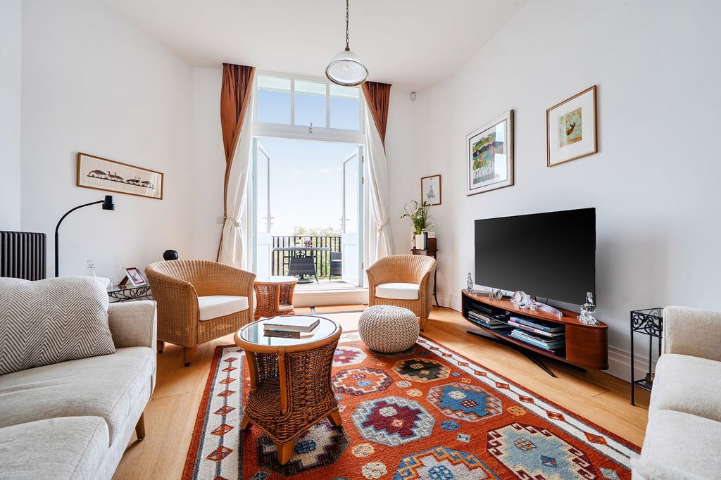 Additional image 3 of 2 bed flat for saleKings Drive, Midhurst GU29