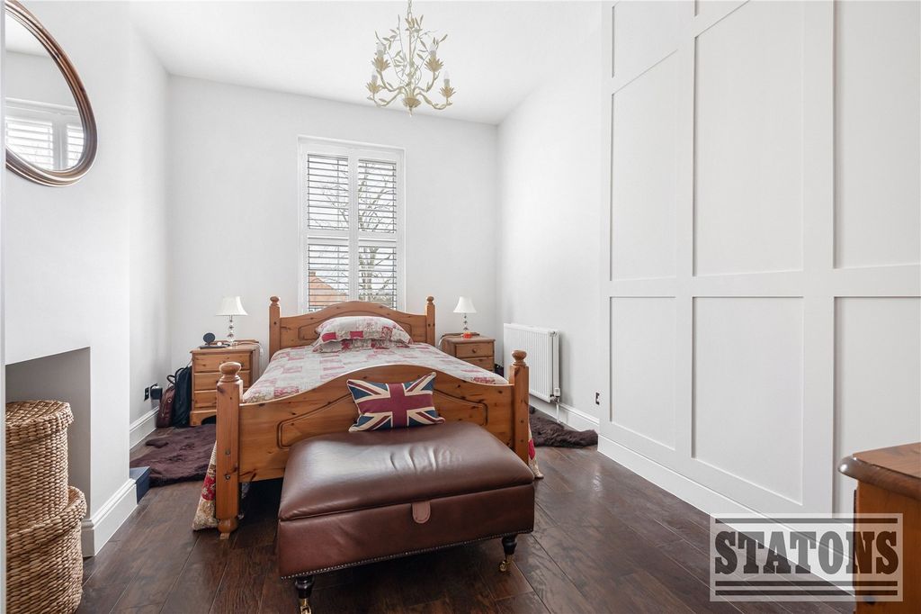 Additional image 12 of 2 bed flat for saleRydal Mount, Santers Lane, Potters Bar, Hertfordshire EN6