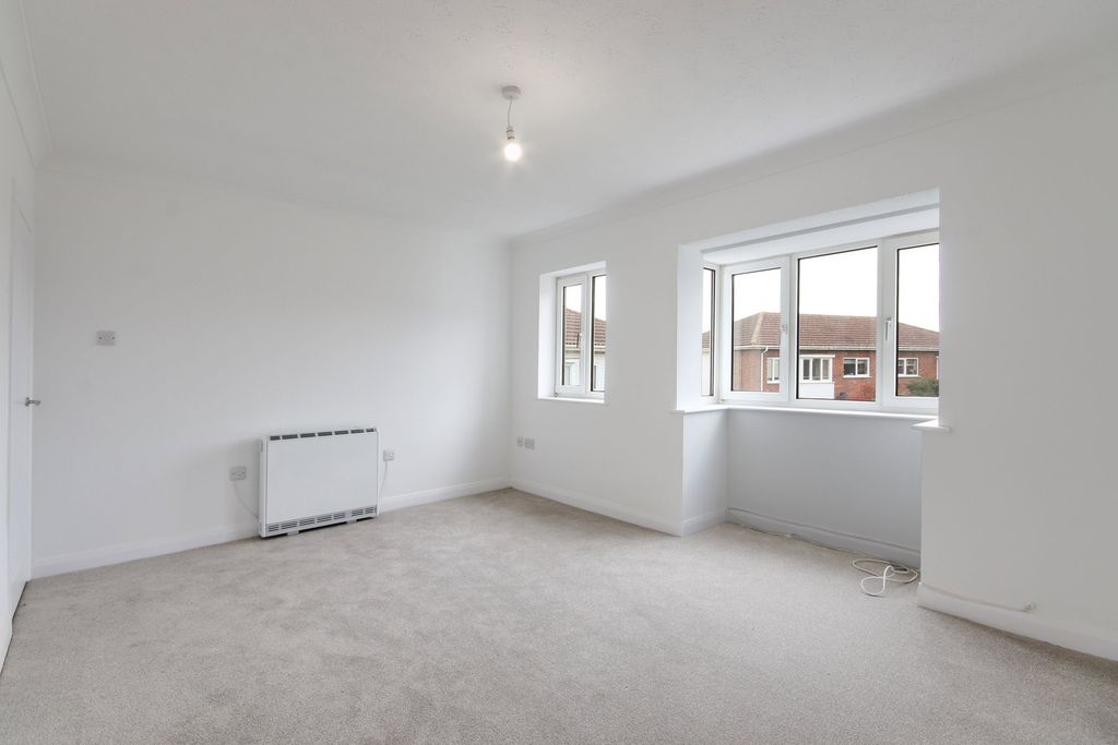 2 bed flat for saleCavendish Square, Longfield DA3 photo 4