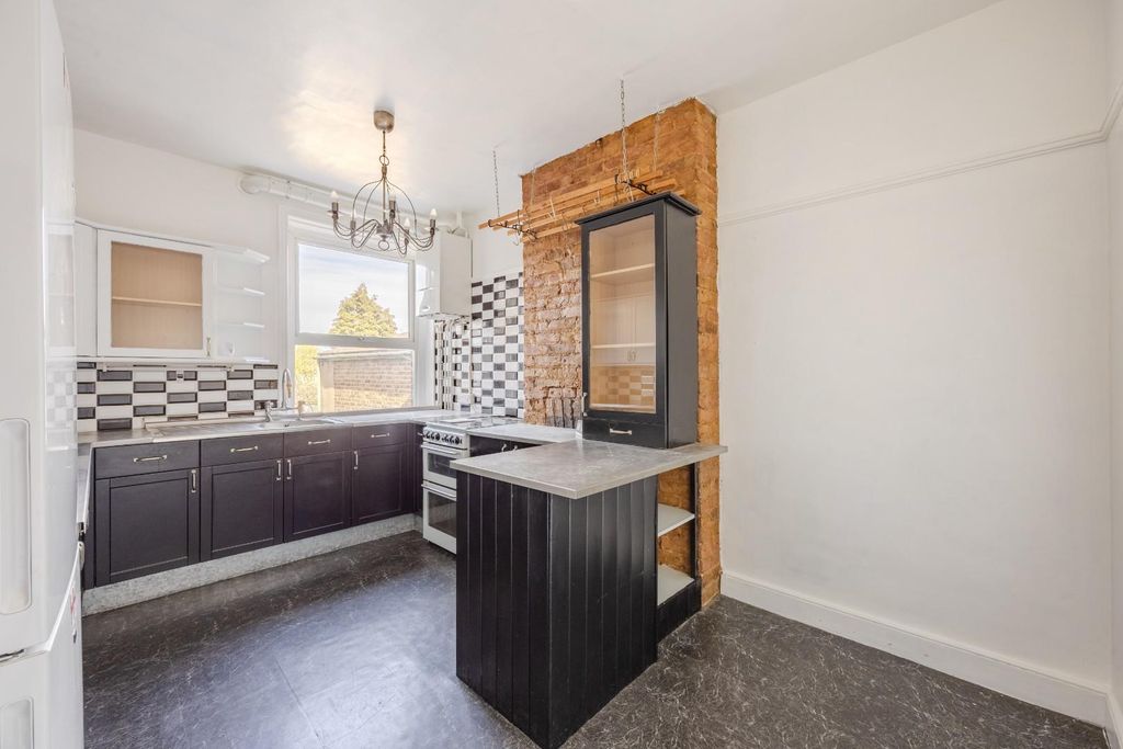 Additional image 11 of 3 bed flat for saleCliff Gardens, Leigh-On-Sea SS9