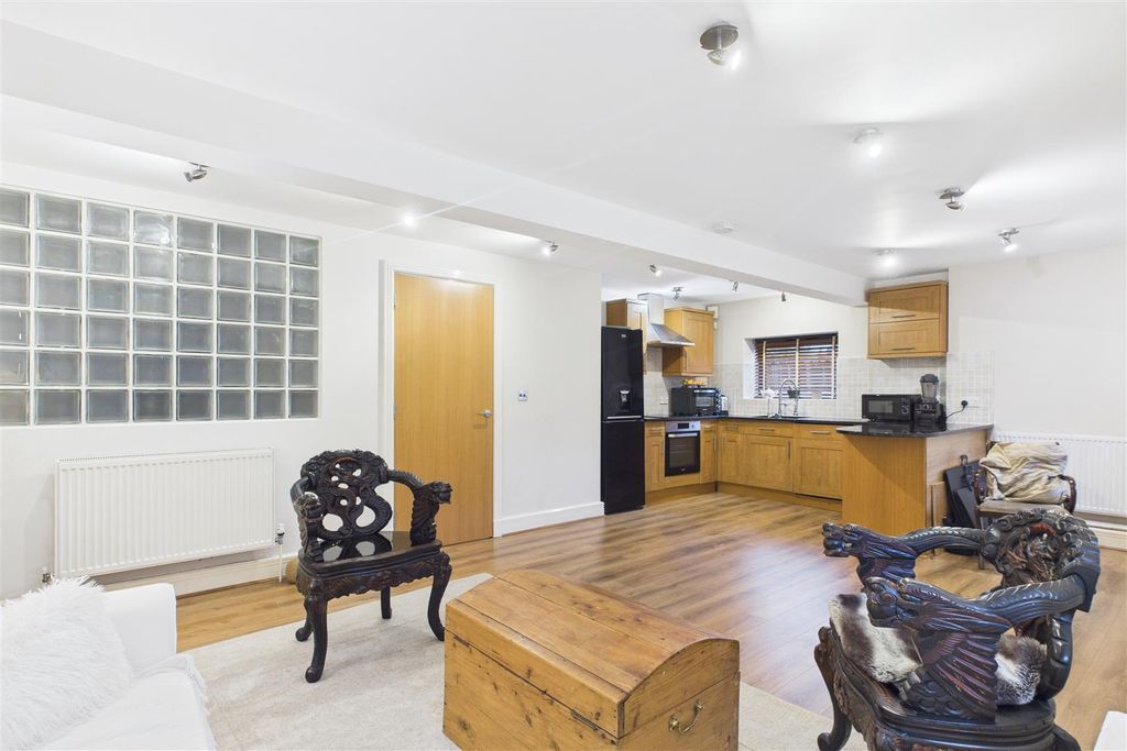 Additional image 4 of 2 bed flat for saleGeorge Street, Newark NG24