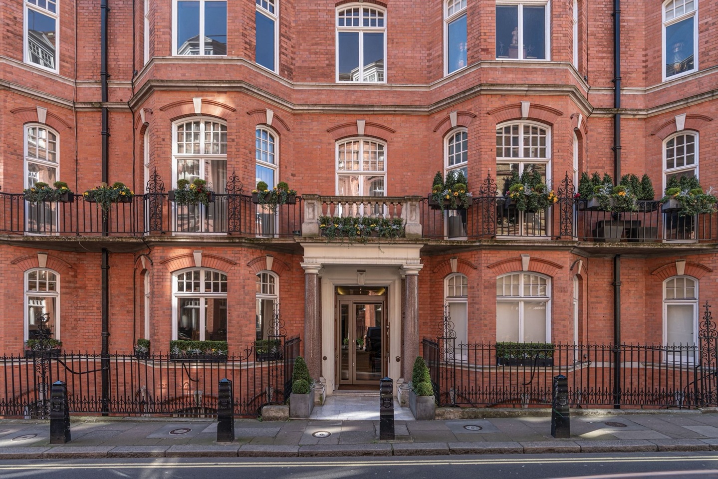 1 Bed Flat, Mayfair, W1J, N1 7GU