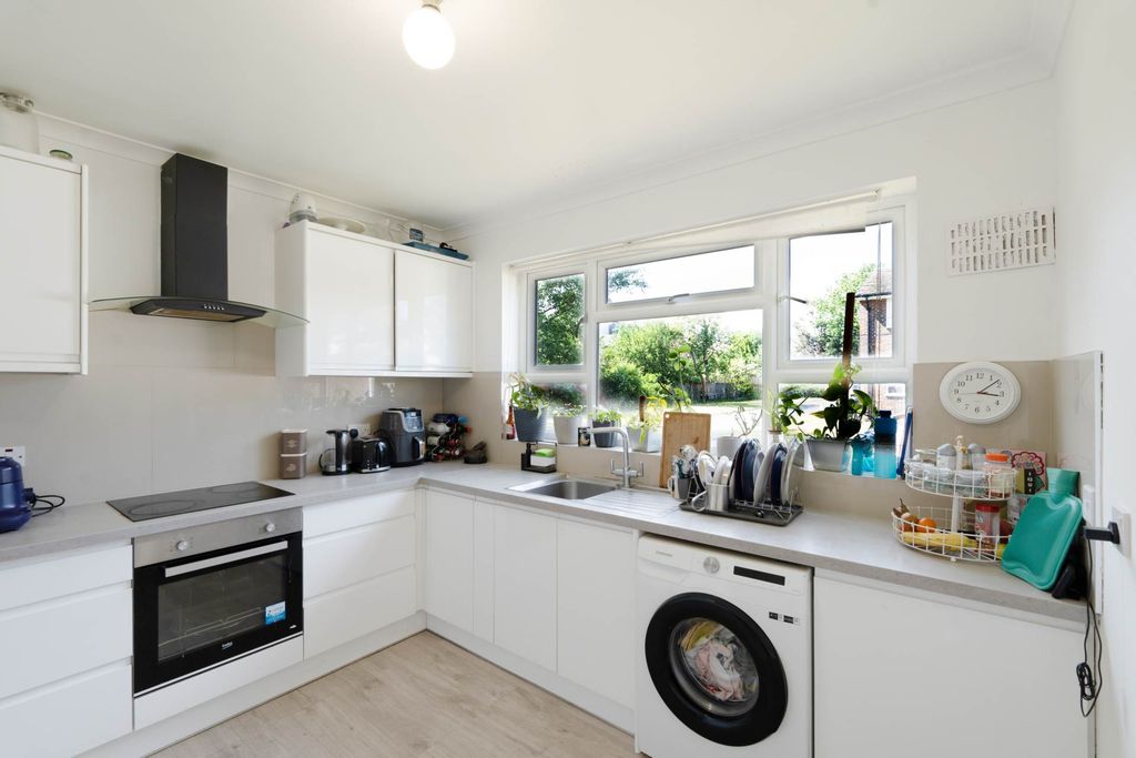 Additional image 4 of 2 bed maisonette for saleCharnwood Close, New Malden KT3