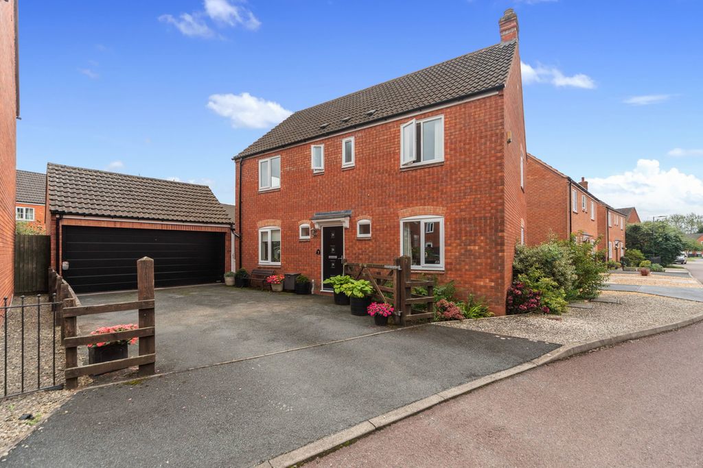 4 bed detached house for saleJohn Lee Road, Ledbury, Herefordshire HR8